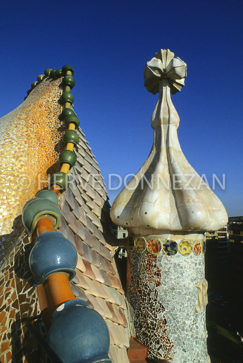 ESPAGNE- BARCELONA GAUDI 0039639